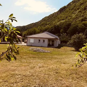  Hébergement de vacances Neuve